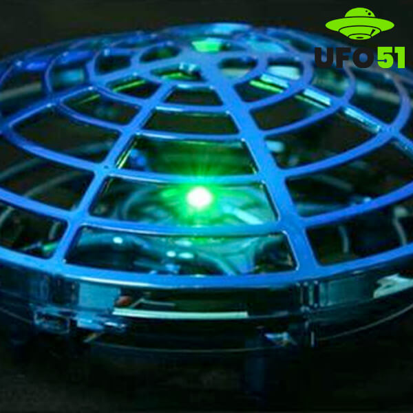 FUTURISTIČKI LETEĆI DRON UFO51™